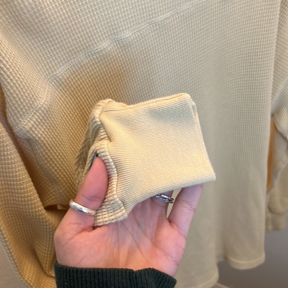 Aritzia Tna waffle knit long sleeve, yellow size 2xs - Picture 4 of 5